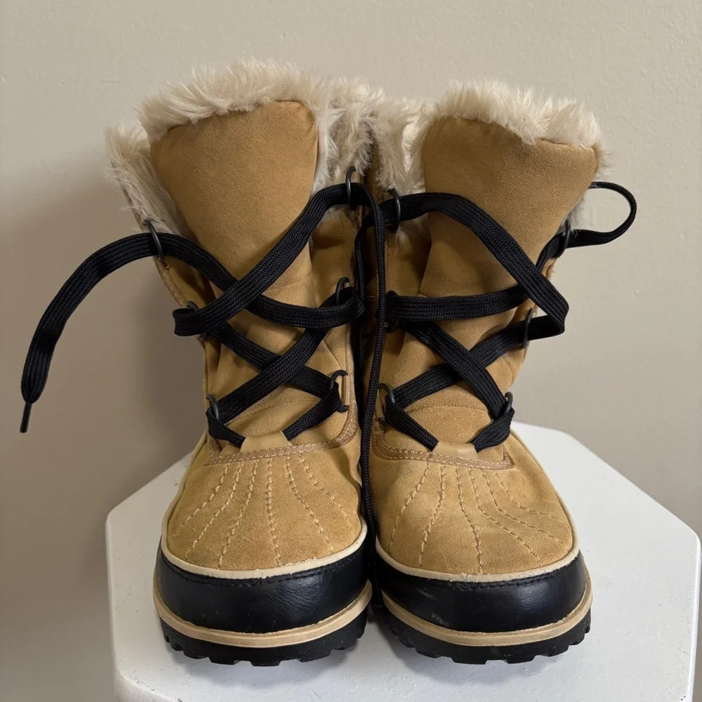 Sorel Tan and Black Fur-Lined Winter Boots - Picture 5 of 10